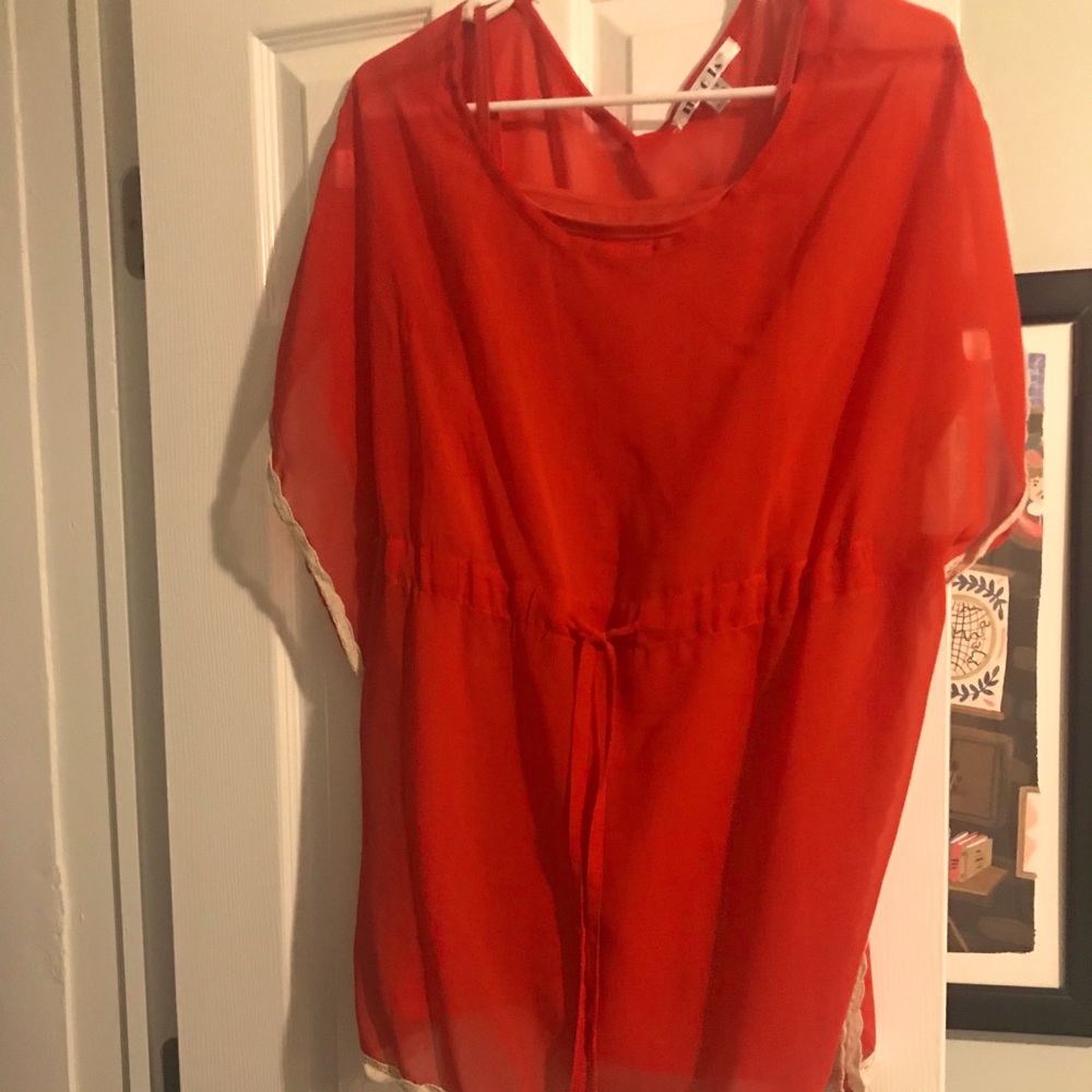 Red sheer top with undershirt 🎈❣️